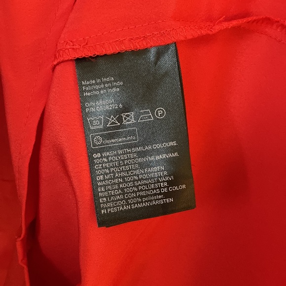 Warm red flowy silky peasant top - Picture 4 of 4